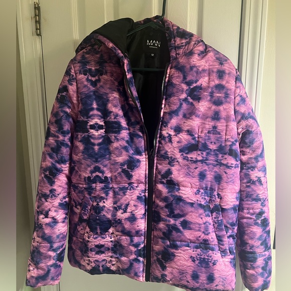 Boohoo man tie dye puffer - Picture 4 of 6